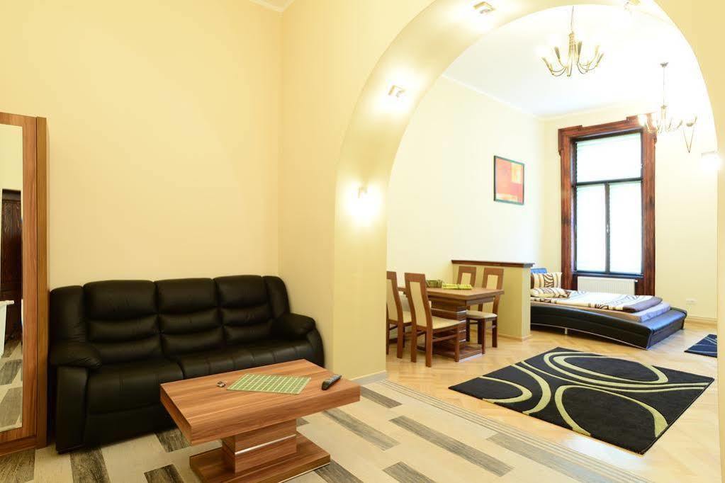 Select City Center Apartments Brasov Exterior photo